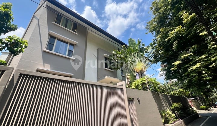 HOUSE FOR RENT WIDYA CHANDRA - SCBD Residence for Rent (5 BEDROOMS)