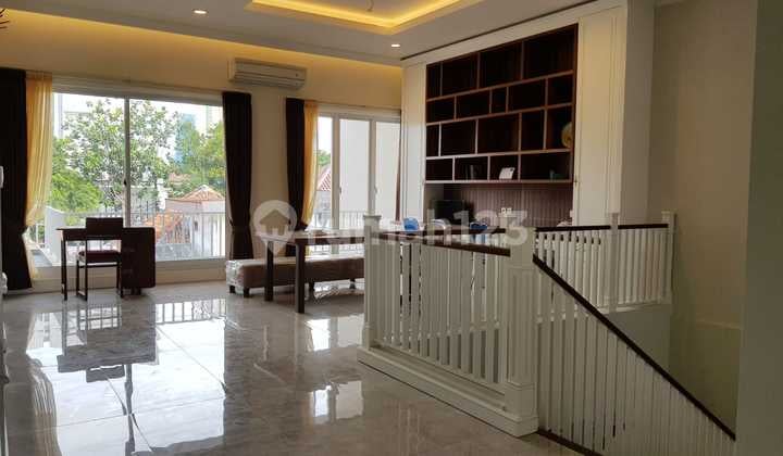 Disewakan Rumah Mewah di Setiabudi, Jakarta Selatan - Fully Furnished