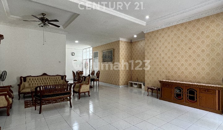 Rumah Suasana Villa Semi Furnished dan Siap Huni di Pulomas R2317