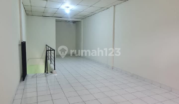 Ruko 2 Lantai Lokasi Ramai Cocok untuk Usaha di Alam Sutera R2311