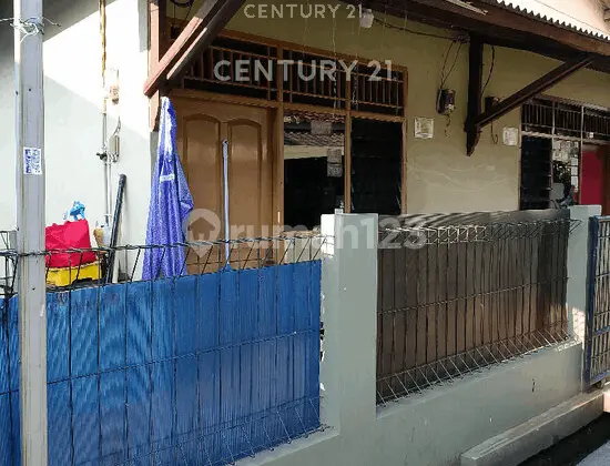 Translated to English:
Rental House with 4 Doors in Kayuringinjaya Bekasi S9651