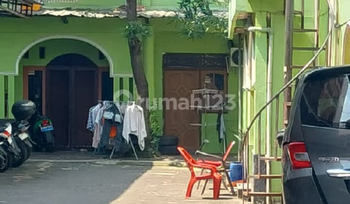 Gedung Kost 49 Pintu di Depok Jawa Barat