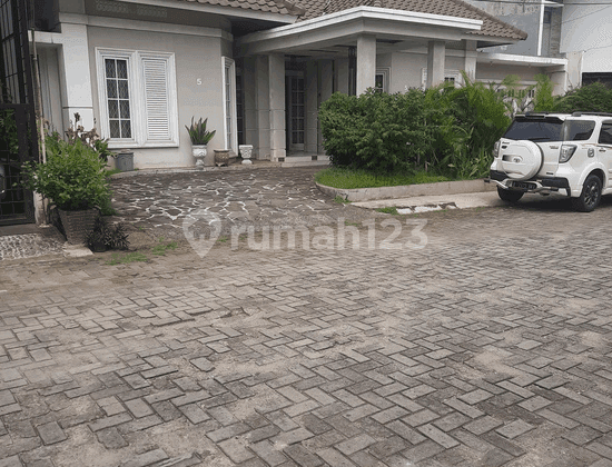 Ready-to-Occupy House Flood-Free 24-Hour Security in Cipayung S8701