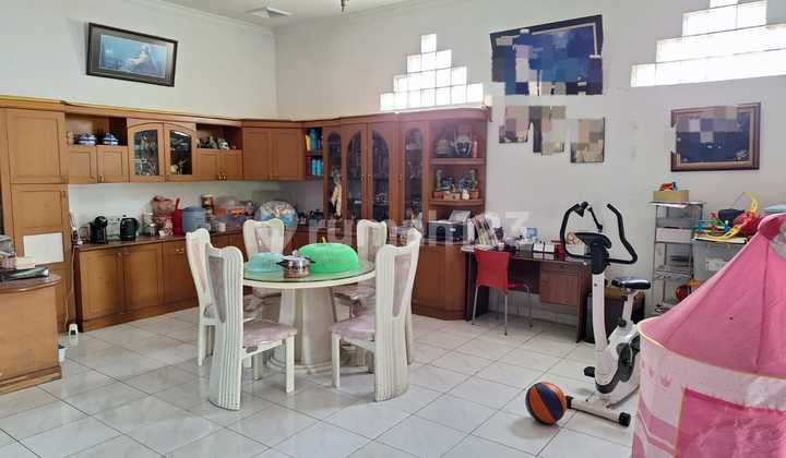 Rumah Murah Bagus Cocok Untuk Tempat Usaha Shm Di Gatot Subroto