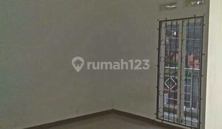 Ruko Murah Disewakan di Main Road Sarijadi Bandung
