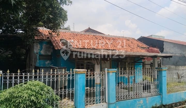 Rumah Bangunan Lama Lokasi Sangat Strategis DiGunakan Untuk Usaha