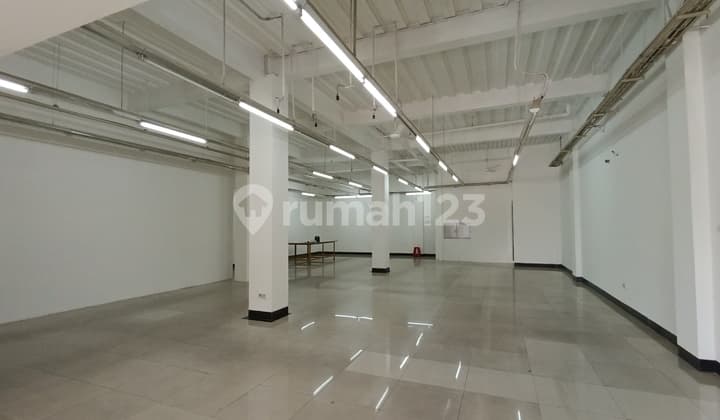 Disewakan Gedung Bagus 3 Lantai Bypass Soeta Dekat Mekarwangi