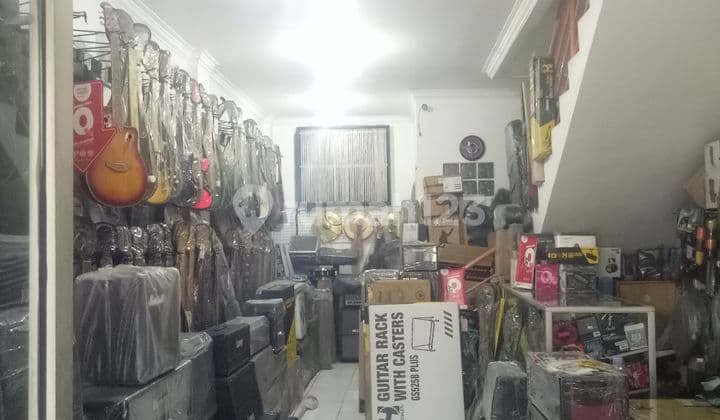 4-Storey Shop House for Rent, Strategic Location on Karapitan Main Road