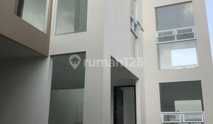 Di Jual Rumah Baru Lux, Suasana Adem dan Nyaman