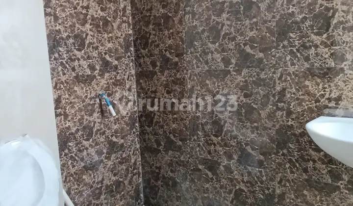 Rumah Baru 2 Lantai Modern Minimalis Dekat Batununggal