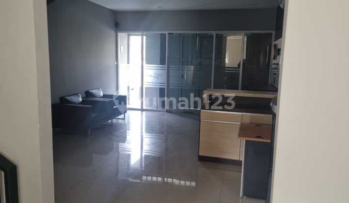 Disewakan Ruko 3 Lantai di Batununggal