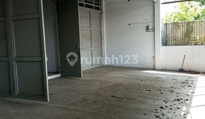 Di Sewakan 3 Ruko Rendeng di Kolonel Masturi. Lokasi Strategis