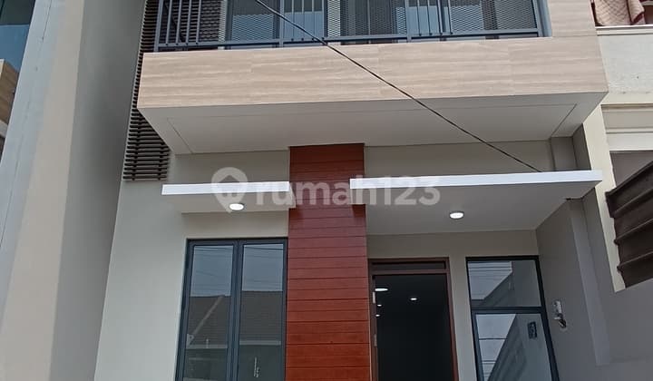 Tanah Luas 150 , Rumah Baru 2 Lantai di Mekarwangi Cluster