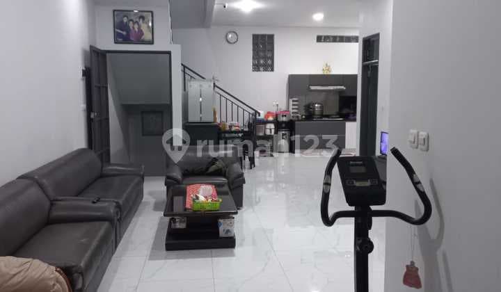 Di Jual Rumah Bagus , Bangunan Kokoh Terawat di Sayap Jalan Bkr