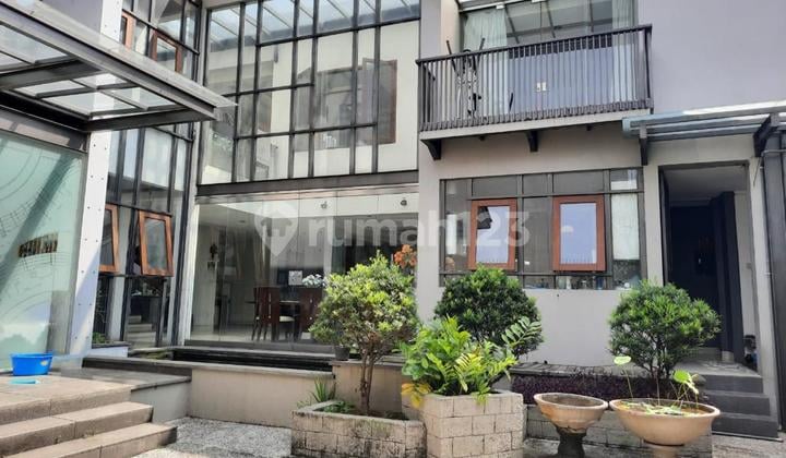 Rumah Modern Keren Ada Kolam Ikan di Bumi Kopo Kencana Bandung