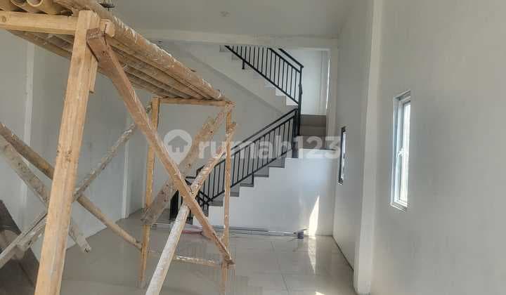 RUKO BARU 4 LANTAI SIAP PAKAI DI JALAN MAINROAD GADOBANGKONG