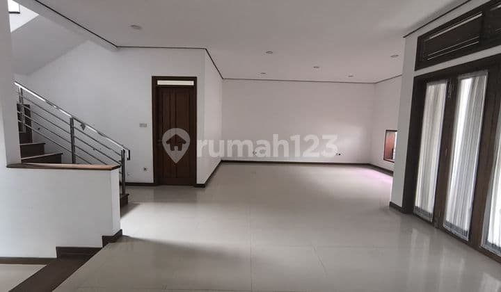 Rumah 2 Lantai Siap Huni di Batununggal