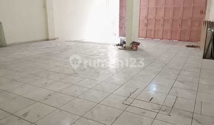 Di Sewakan Ruko Bagus dan Posisi Strategis di Main Road Terusan Pasir Koja