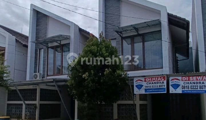 Rumah 2 Lantai Terawat di Komplek Elit Buahbatu Square Istana Grup