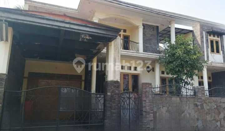 RUMAH DI PINGGIR JALAN SIAP HUNI DEKAT SEKOLAHAN
