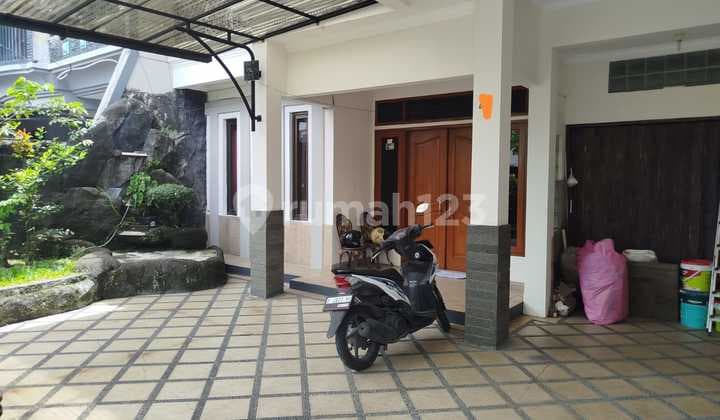 Di Jual Rumah Siap Huni Bagus 2 Lantai di Batununggal Indah Permai