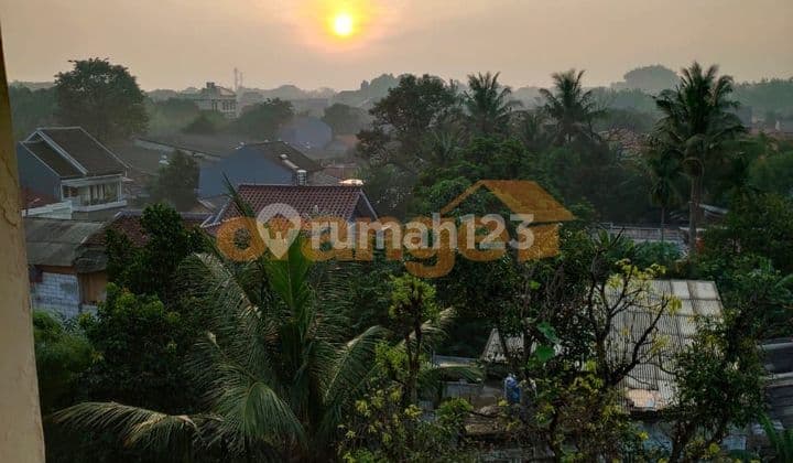 Di Jual Town House Pemandangan Kota di Jagakarsa Jakarta Selatan