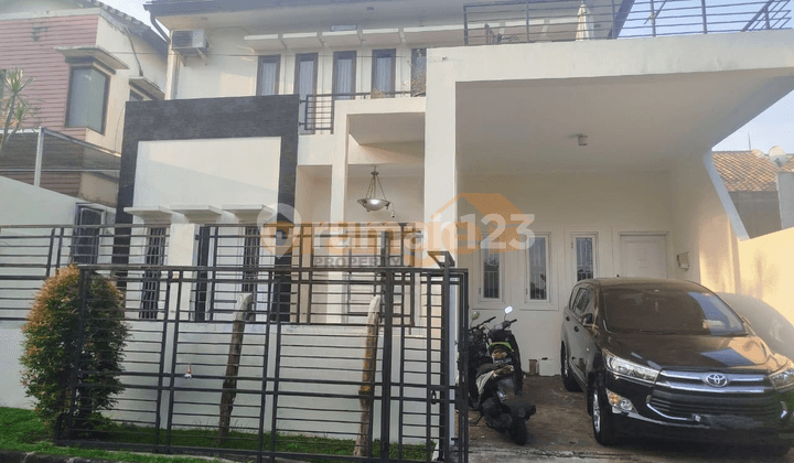 Di Jual Rumah 2 Lantai Cantik Dekat Mall di Citra Grand Cibubur