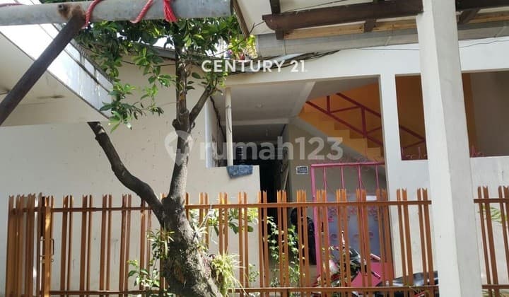 Quick Sale Strategic Boarding House in Front of Gandaria City