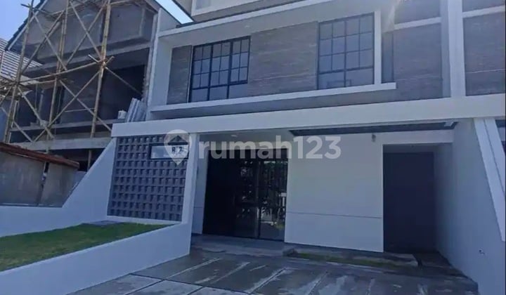 Rumah Bebas Banjir di Perumahan Elit Bsb Semarang