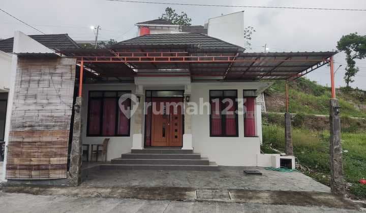 Ready-to-occupy new house in West Semarang, near BSB City.