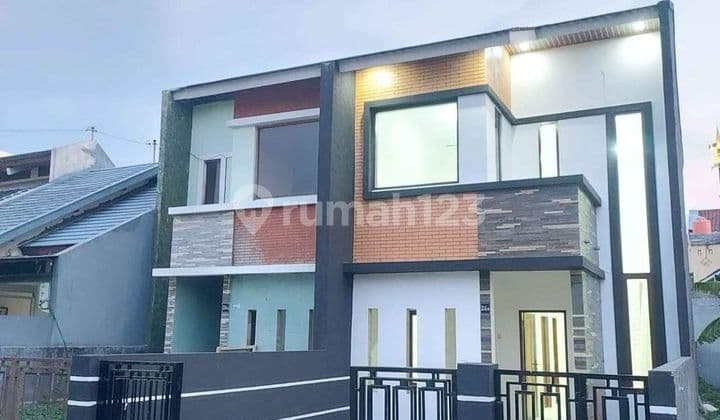 5 Minutes from Gayamsari Toll Gate, Strategic House in Semarang