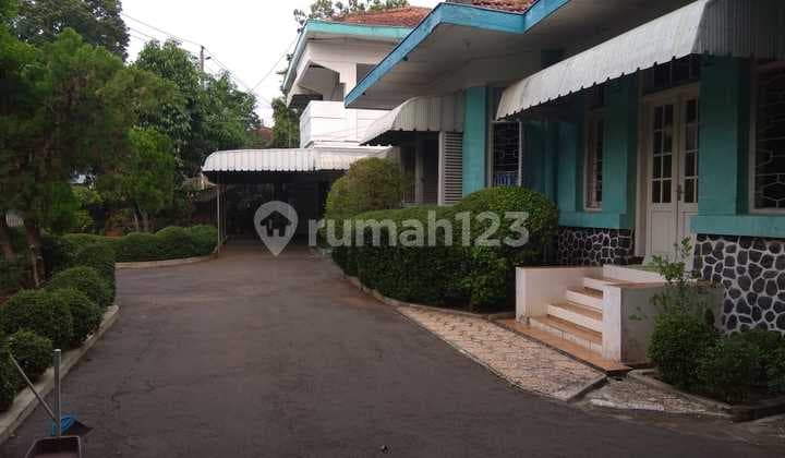 Rumah Mewah Dijual di Janggli - Luas, Elegan & Sangat Strategis