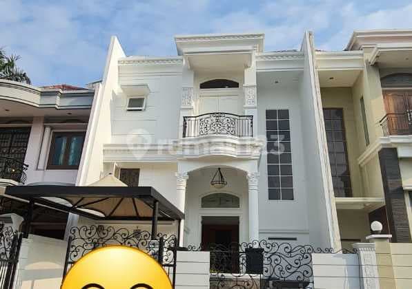 Rumah 2 Lantai Bagus Semi Furnished di Permata Buana, Jakarta Barat