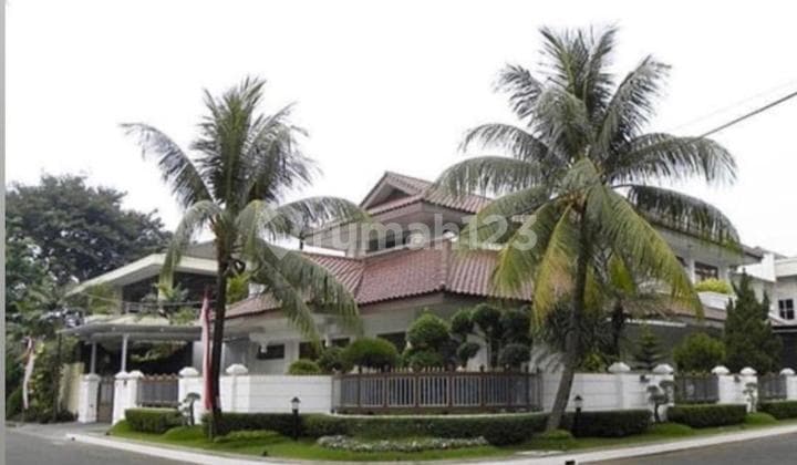 Rumah 2 Lantai Furnished SHM di Taman Gandaria, Jakarta Selatan