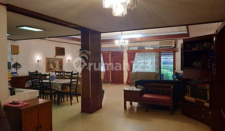 Cocok Banget untuk Buka Bisnis atau Tempat Tinggal Rumah 1.5 Lantai di Wilayah Kebayoran Baru Jakarta Selatan