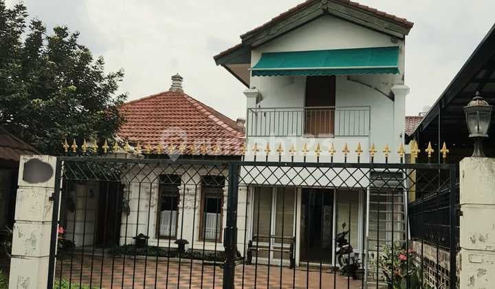 Rumah Mewah Halaman Luas di Pondok Indah Jakarta Selatan
