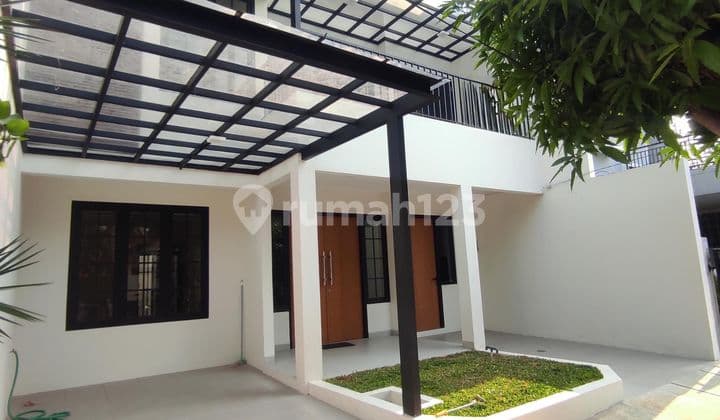 Nice 2.5-Story House Ready to Occupy in Graha Bintaro, South Tangerang.