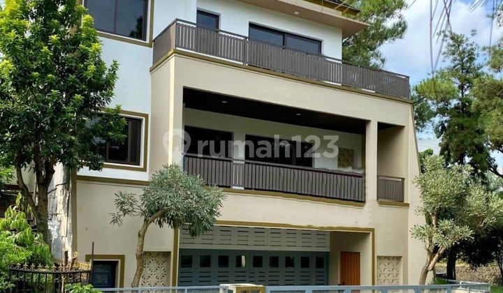 Dijual Rumah Mewah Brand New Giri Loka 1, Bsd Desain Modern