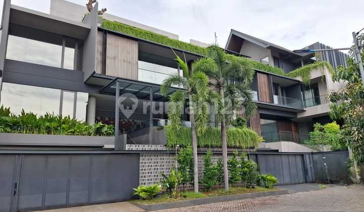 Rumah Bergaya Minimalis Tropical Resort di Komp. Daan Mogot Baru
