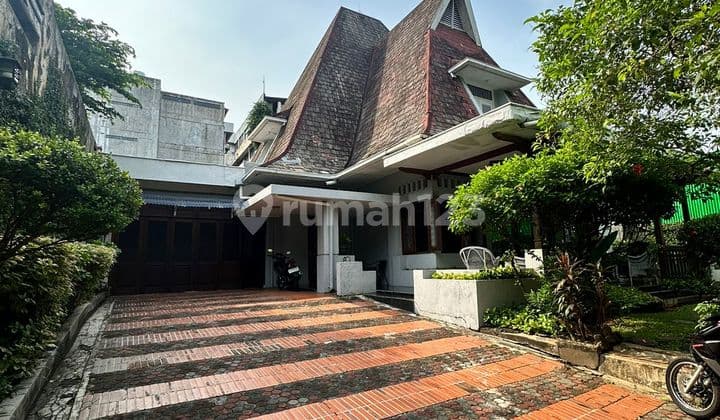 Old House in Menteng, Central Jakarta, Exclusive Area, Very Lush
