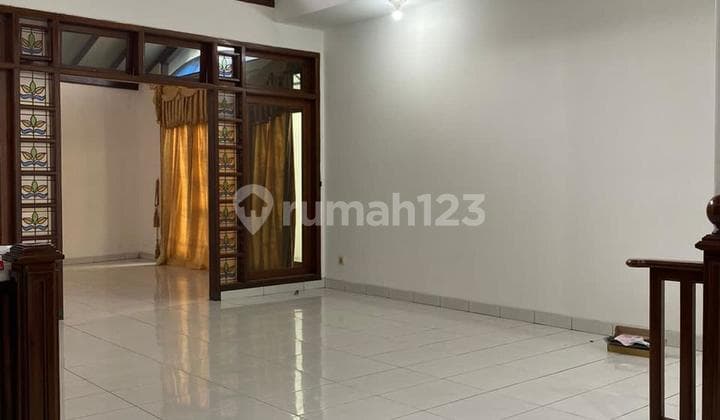 Rumah Murah 2 Lantai Siap Huni Bagus SHM di Sayap Jalan Riau