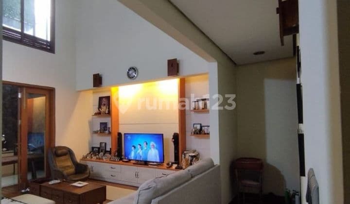 Semi-Furnished Nice Cheap House with SHM on Jalan Batununggal Mulia