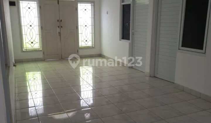 Rumah Murah 3 Lantai Siap Huni Bagus SHM Pusat Kota Astanaanyar