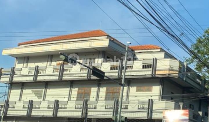 3 Floor Luxury Building in Busy Area in Denpasar yt