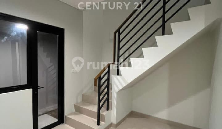 Rumah Baru 2 Lantai Cluster Viola Di SCG Bekas