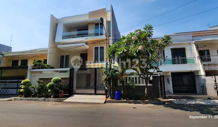 DIjual Cepat Rumah 3.5 Lt Full Renovasi Bagus dan Rapi di Pluit, Muara Karang, Jakarta Utara