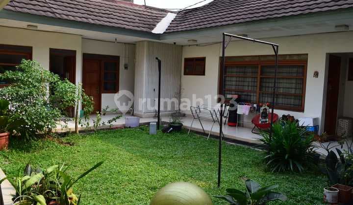 For Sale Large 1-Story House Suitable for Boarding, Semi-Furnished, Nice and Tidy in Kebayoran Baru, South Jakarta