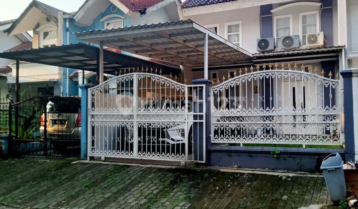 Rumah dua lantai di jual melalui lelang dan as is di Perumahan villa Serpong Kel jalupang jalan puri Moro blok d 1 Tangerang selatan Banten