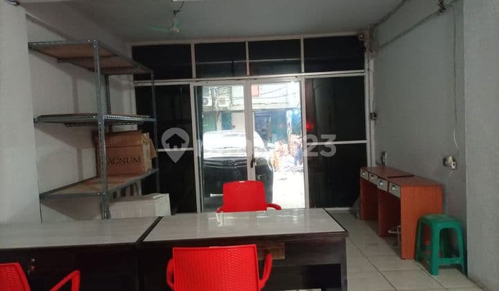 ruko DMICocok untuk kantor gudang taruh barang online bukan utk alat alat berat . Home industri. Online shop. Indomaret alfamart Luas 4 x 15 m2 Bangunan 4 lt Surat HGB murni. HGB sdh baru Kmr tidur 4 . Kmr mandi 3 Hadap Timur PLN 2200 wa