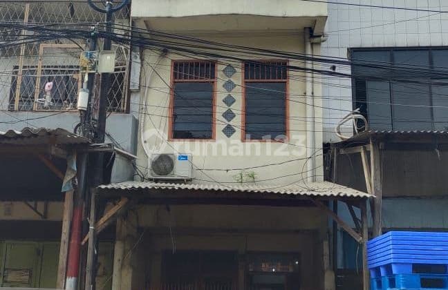 For sale: Gusti village house, land area 24 sqm, building area 96 sqm, 2200 watt PLN electricity, Palyja water, south-facing, HGB certificate. Price 1.2 billion negotiable. Contact Lia Lim, MRGI, 087883171808.